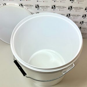 17,5 L ämber kaanega, valge, metallist käepidemega