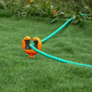 Aiatooli voolikuhaldur rullikute ja ratastega – mugavaks kastmiseks